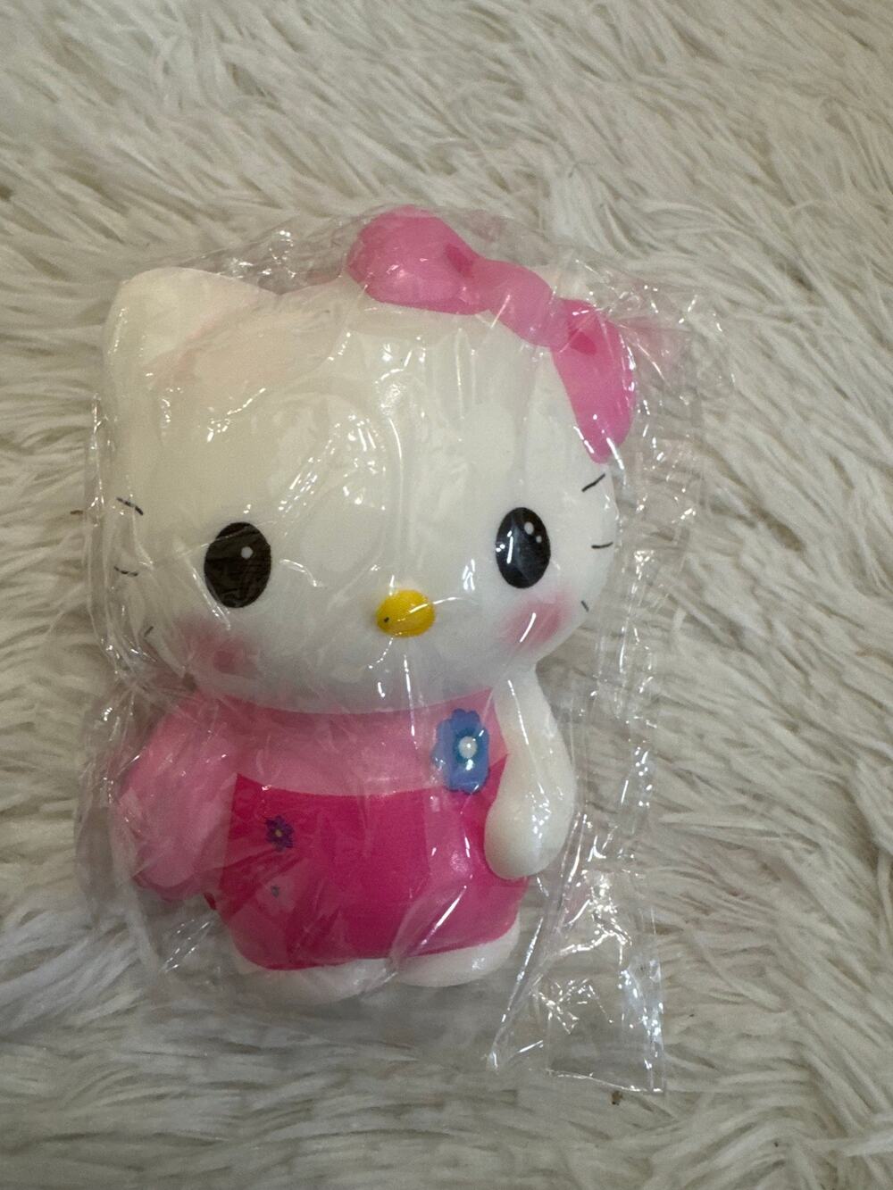 Hello Kitty  foam squishy slow rebound pink clothes